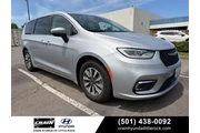 Chrysler Pacifica Plug-In Hy en Little Rock