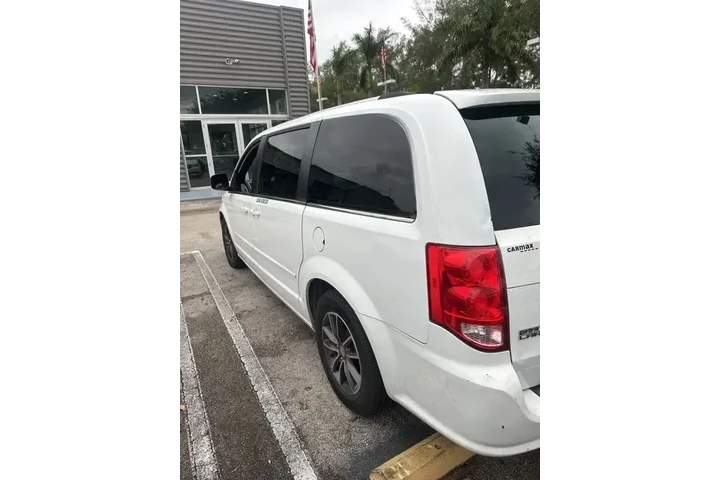 Dodge Grand Caravan 2017 SXT image 4