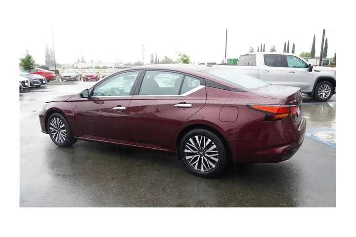 $22184 : 2025 Altima SV image 8