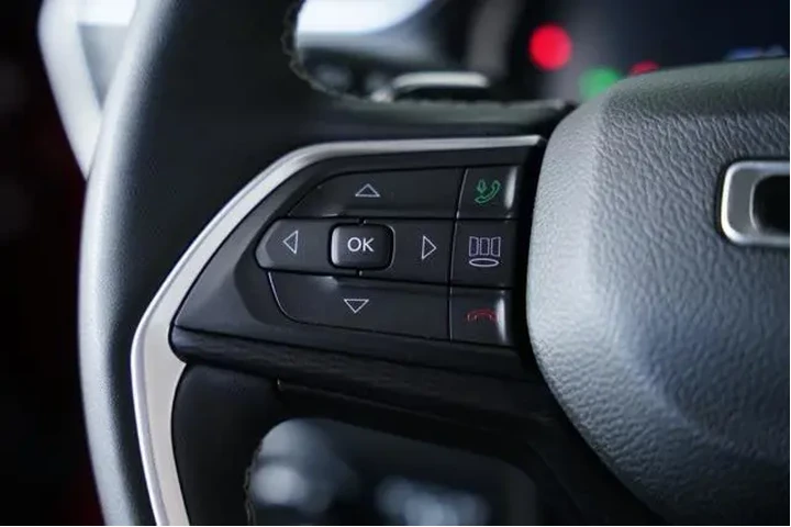 $32799 : Jeep Grand Cherokee L 2024 4 image 3