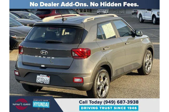 $19988 : Hyundai VENUE 2025 SEL 4dr C image 6