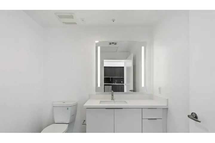 $1700 : 3 bedroom apartment image 2