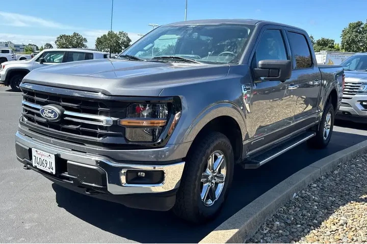 $39880 : Ford F-150 2024 4x4 XLT 4dr image 1
