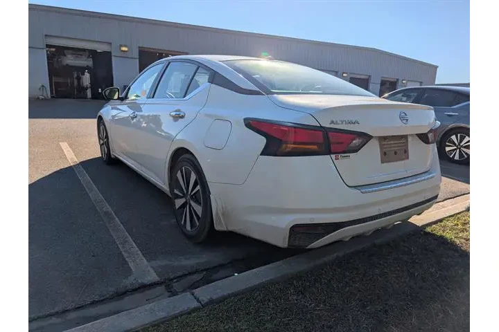 $18835 : Nissan Altima 2022 2.5 SV 4d image 4