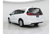 $29998 : Chrysler Pacifica 2024 Touri thumbnail