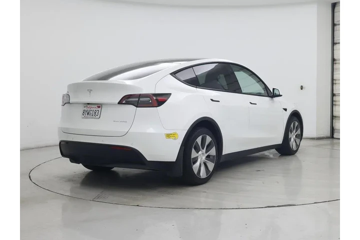 $27998 : Tesla Model Y 2021 AWD Long image 8