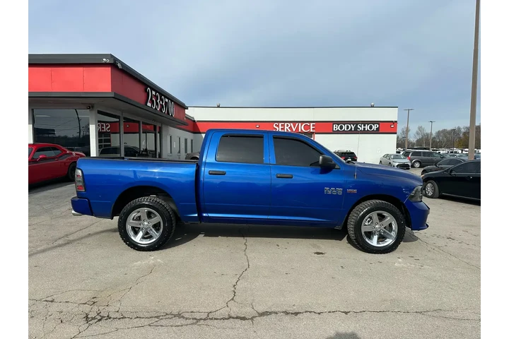 $11980 : 2015 RAM 1500 4WD Crew Cab 14 image 1