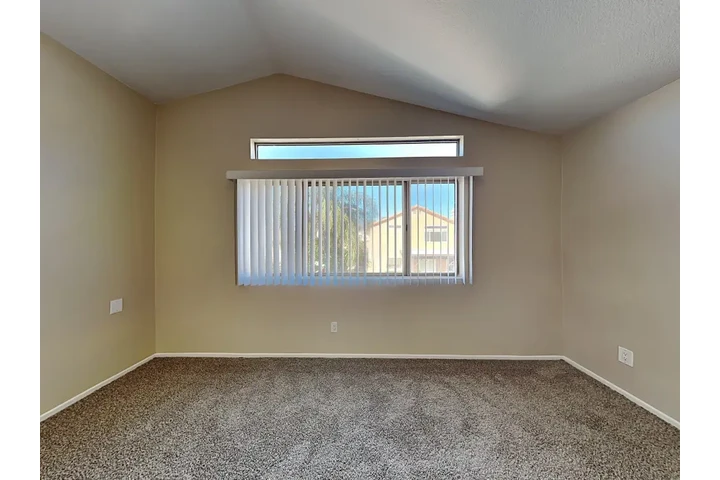 $3000 : HIGHLAND CA 3 bed & 2 bath image 7