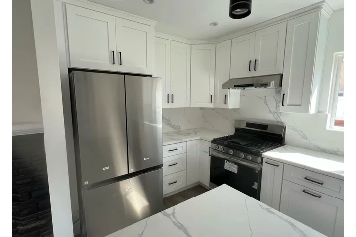 $2200 : 2 Bedroom Home in Los Angeles image 4