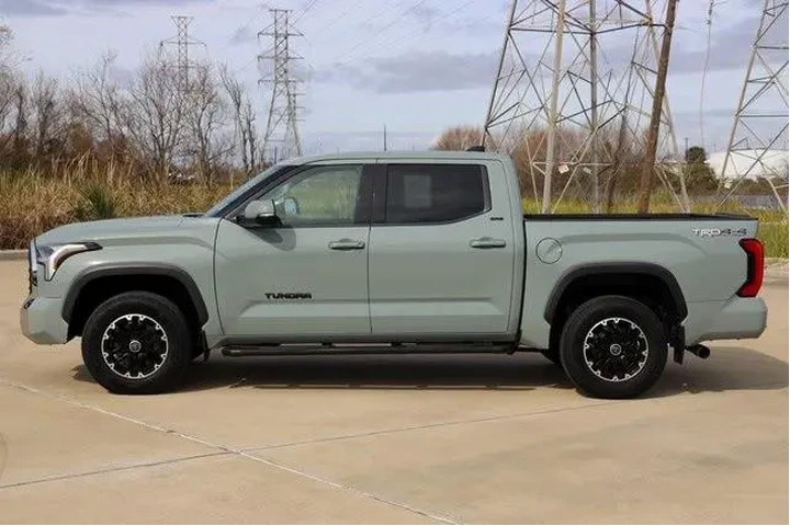 $39398 : Toyota Tundra 2022 4x4 SR5 4 image 5