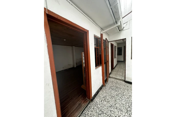$737000000 : VENDO CASA AV.CALLE 72  CRA.66 image 5