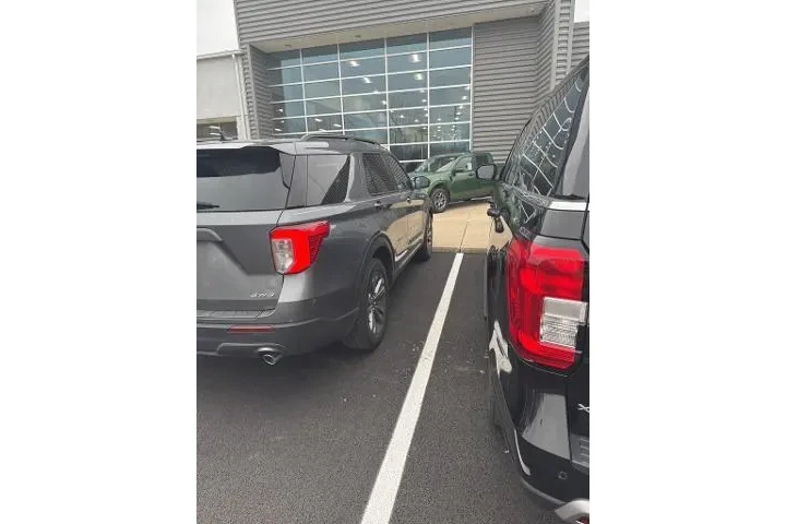 $28566 : Ford Explorer 2022 AWD XLT 4 image 5