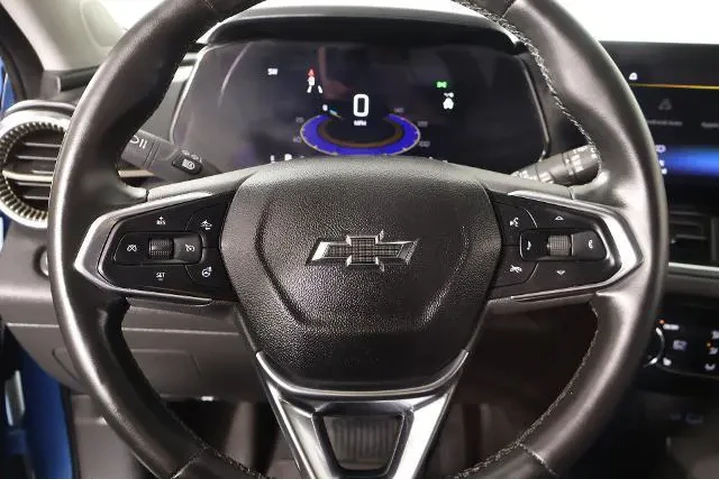 $25282 : Chevrolet Trax 2025 ACTIV 4d image 3