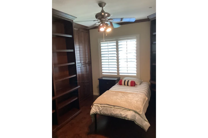 $945 : Cuarto Amueblados+Pool+Wifi+TV image 3