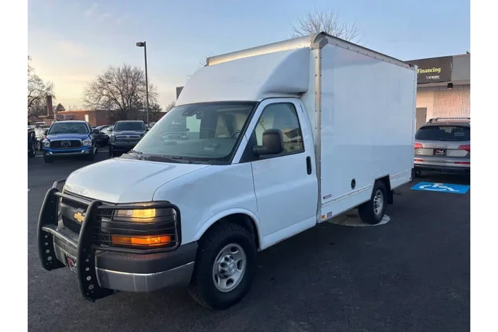 2017 GMC Savana 3500 image 4