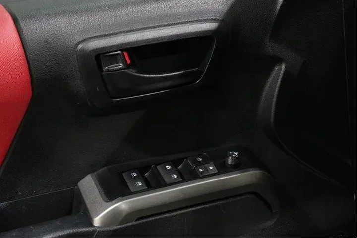 $31988 : Toyota Tacoma 2023 4x2 SR 4d image 7