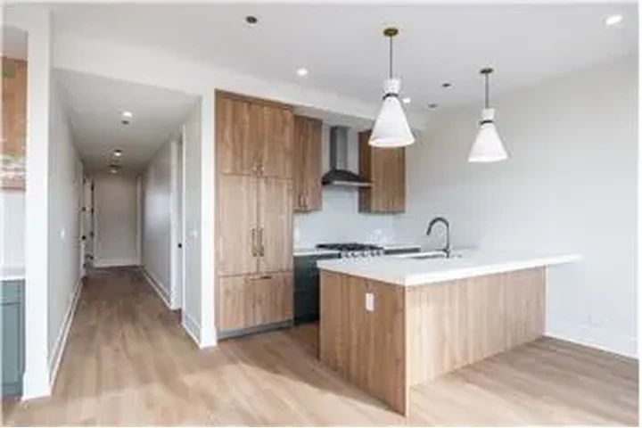 $5500 : Rental property with 3 bedro image 1