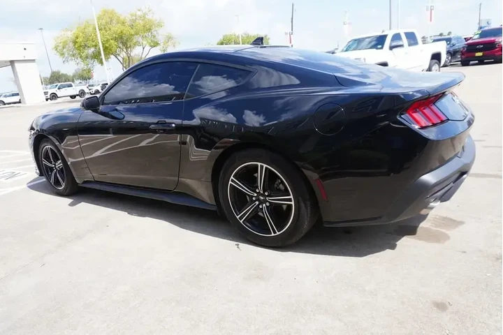 $32988 : Ford Mustang 2025 EcoBoost 2 image 4
