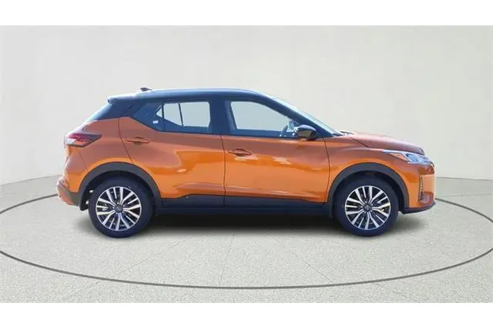 $18630 : Nissan Kicks 2024 SV 4dr Cro image 8