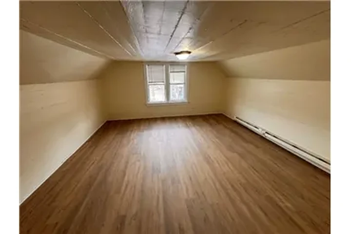 $1300 : Rental property with 3 bedro image 6