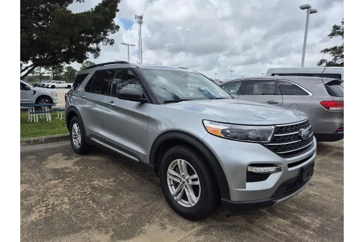 $28591 : Ford Explorer 2023 XLT 4dr S image 2