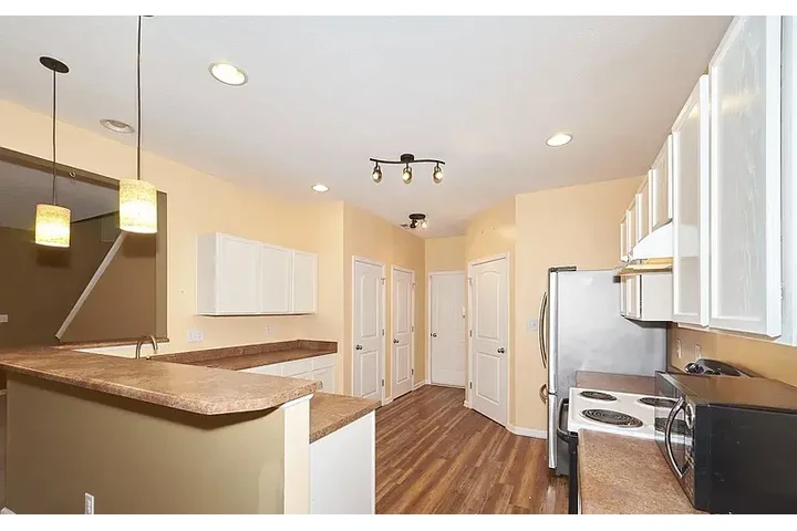 $1200 : HOUSE FOR RENT IN INDIANAPOLIS image 7