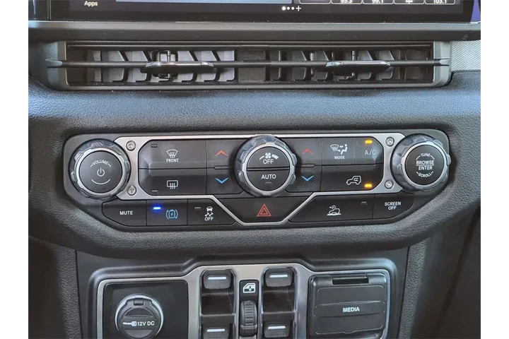 $32499 : Jeep Wrangler 2024 4x4 Willy image 5