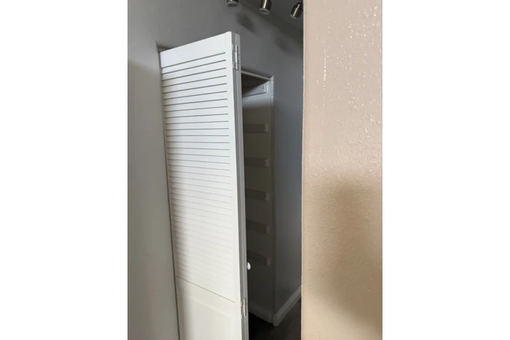 $1700 : Una recamara y un bano cocina image 3