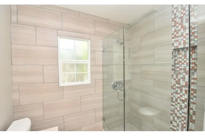 $2500 : 3Beds 2Baths N Kenmore Ave, LA image 9