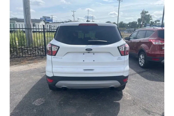 2018 Escape SE image 3