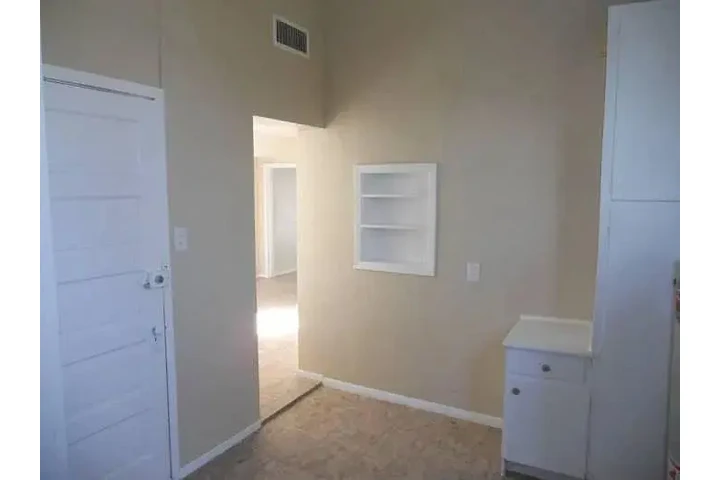 $1000 : 3 Y 2 HABITACIONES image 5