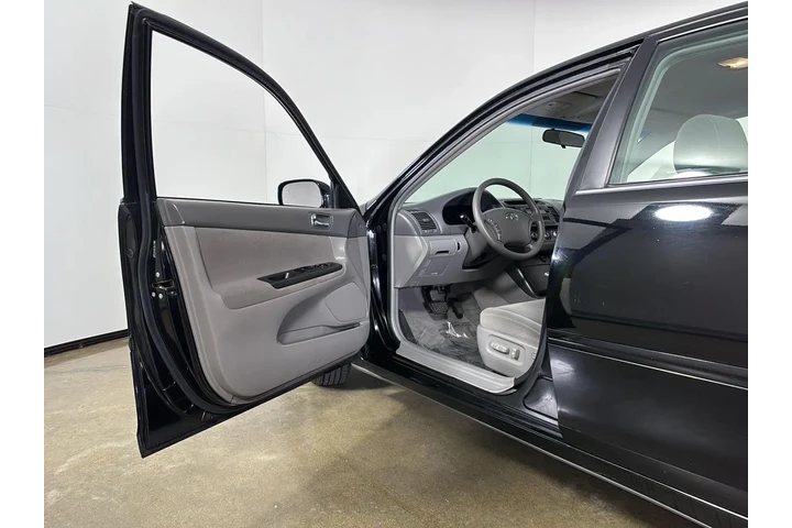 $10000 : 2005 Camry LE image 2