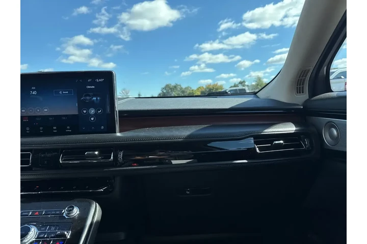 $37998 : Lincoln Nautilus 2023 AWD Re image 10