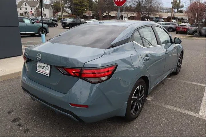 $18978 : Nissan Sentra 2025 SV 4dr Se image 6