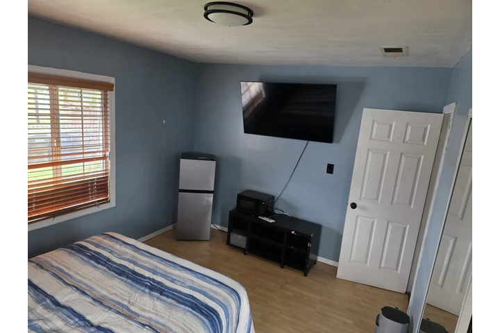 $850 : Rento Cuarto image 1