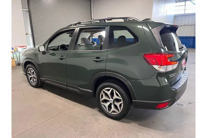 $27880 : Subaru Forester 2022 AWD Pre image 6