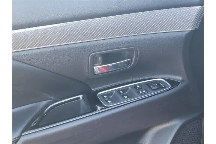 $16999 : Mitsubishi Outlander PHEV 20 image 9