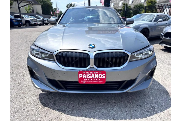 2024 BMW 3 Series 330i Sedan image 3