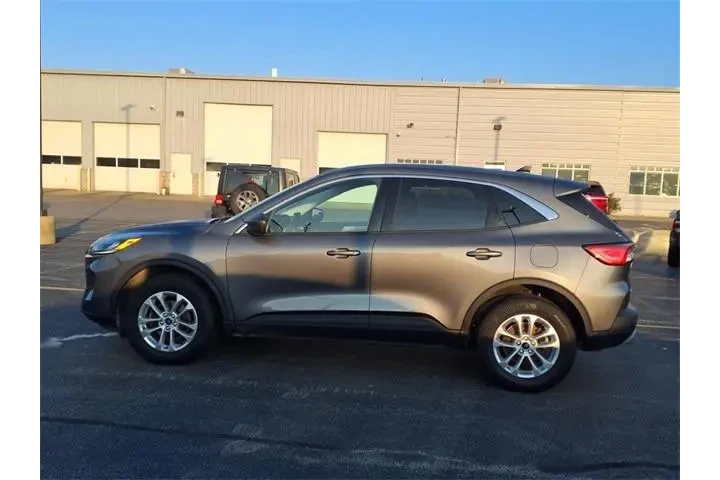 $23461 : Ford Escape 2022 AWD SE 4dr image 2