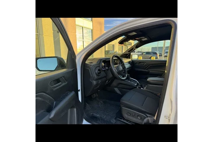 $36999 : Chevrolet Colorado 2024 4x4 image 5