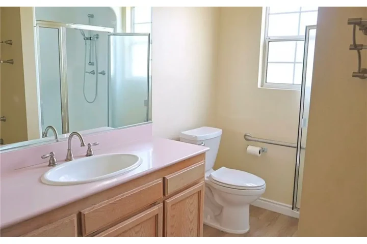 $2000 : 2 bedroom House in Koreatown image 9