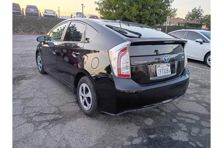 $5800 : 2012 toyota prius image 3