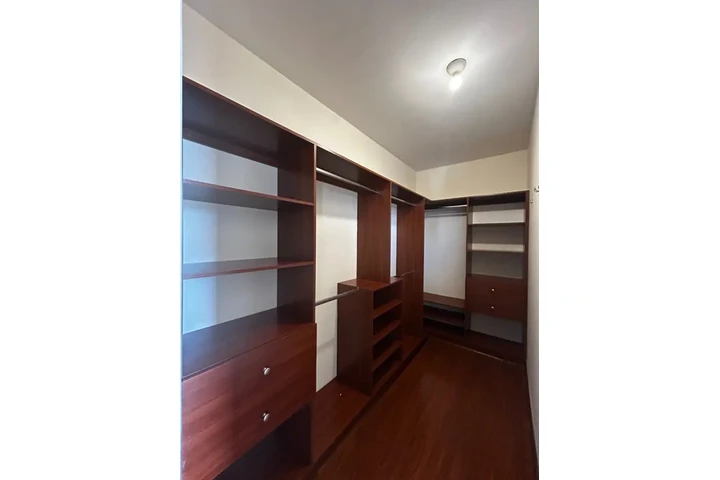 $1100 : Apartamento en Alquiler image 7