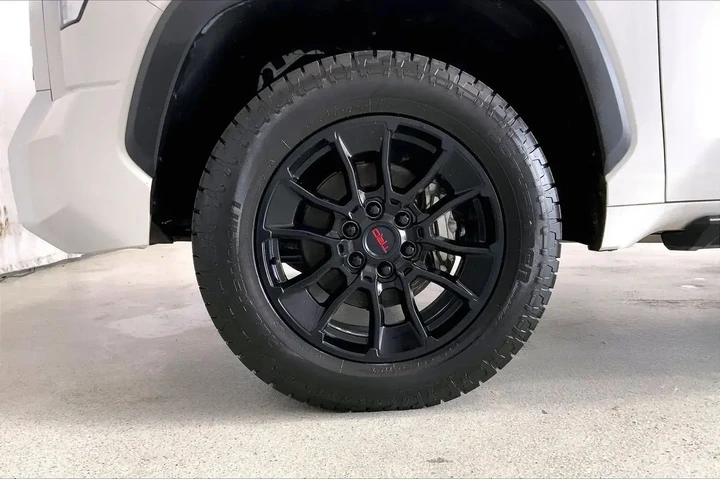 $39892 : Toyota Tundra 2023 4x4 SR5 4 image 8