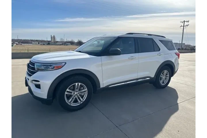 $18094 : Ford Explorer 2020 XLT 4dr S image 1