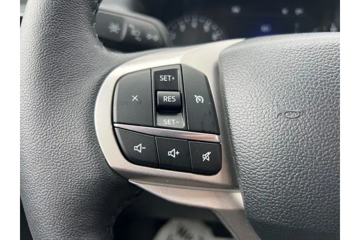 $33995 : Ford Explorer 2024 AWD XLT 4 image 9