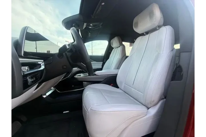 $34236 : Cadillac LYRIQ 2024 AWD Luxu image 10