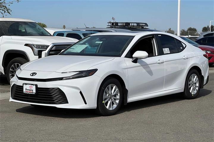 $32791 : Camry LE image 8