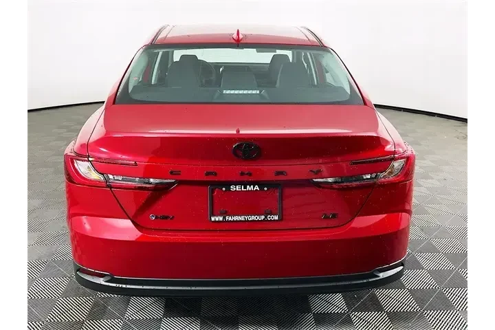 $31900 : Toyota Camry 2026 LE 4dr Sed image 6