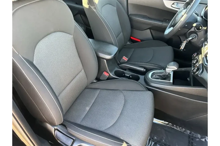 $16434 : Kia Forte 2023 LX 4dr Sedan image 10